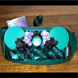 Minnie mouse the main attraction HAUNTED MANSION